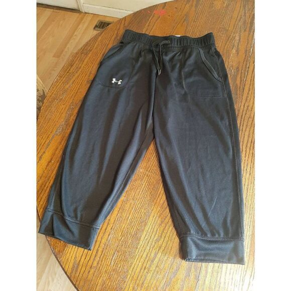 XS Under Armour Athletic Casual Black Capri Loose Fit Leggings - Picture 1 of 4